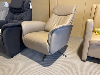 Relaxfauteuil, beige leder, elektrisch verstelbaar